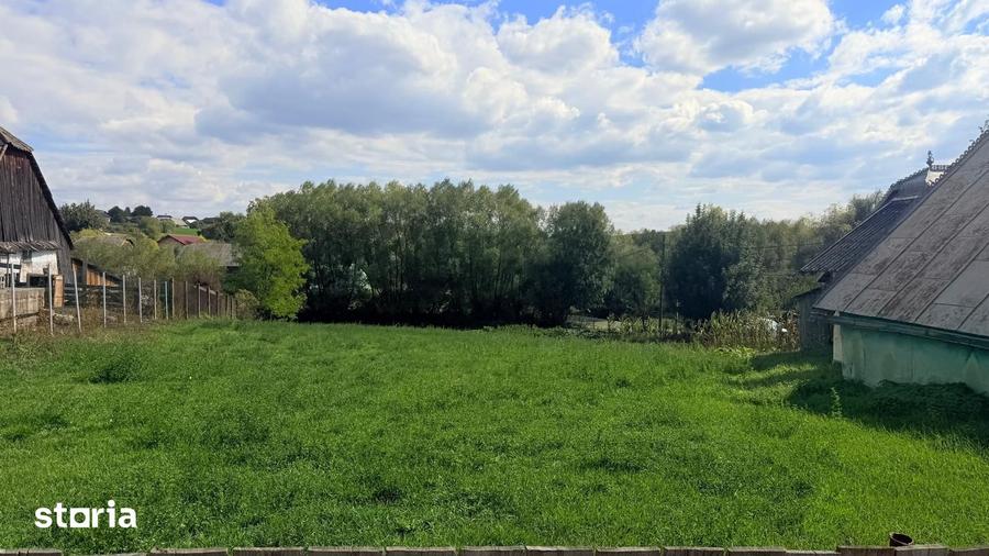 Teren de 2400 mp, în Moara