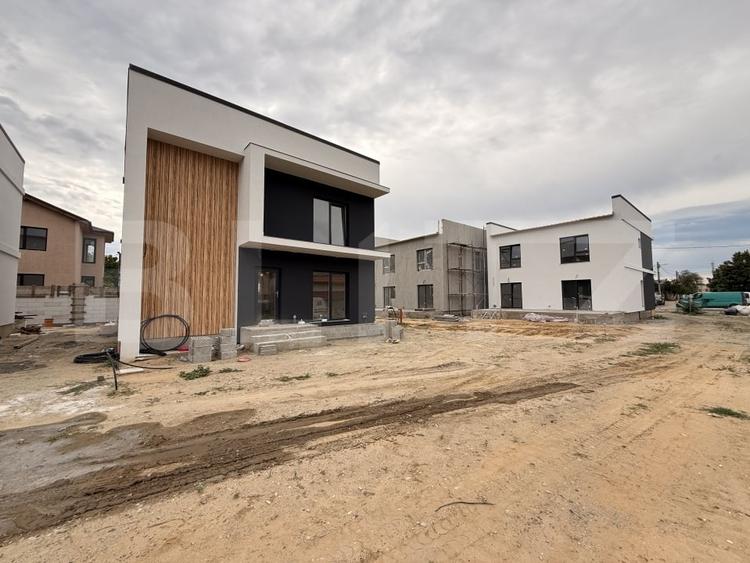 Casă individuală cu 4 camere cu Canalizare în Lascăr Catargiu