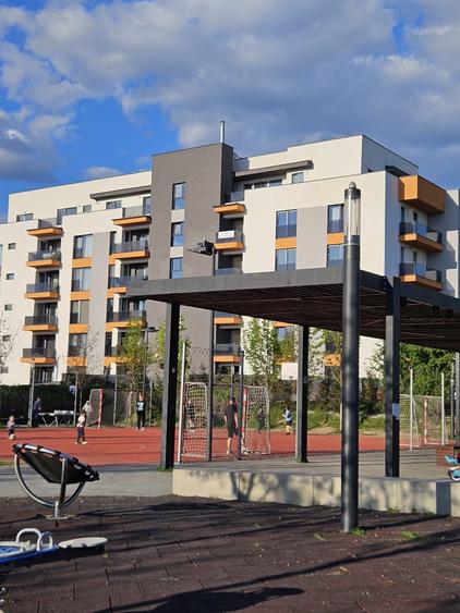 Apartament cu 2 camere decomandat în Între Lacuri