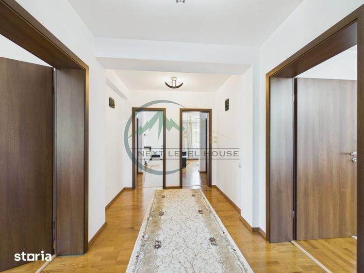 Casă cu 10 camere cu Teren 1009 Mp în Central