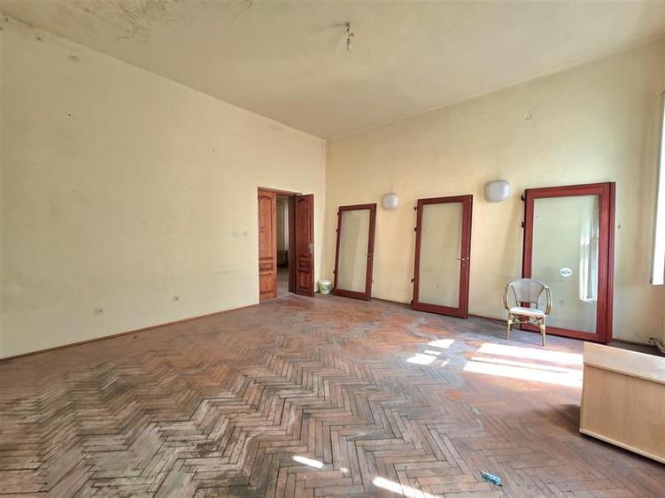 Spațiu comercial, de 1,066 mp, în Ultracentral