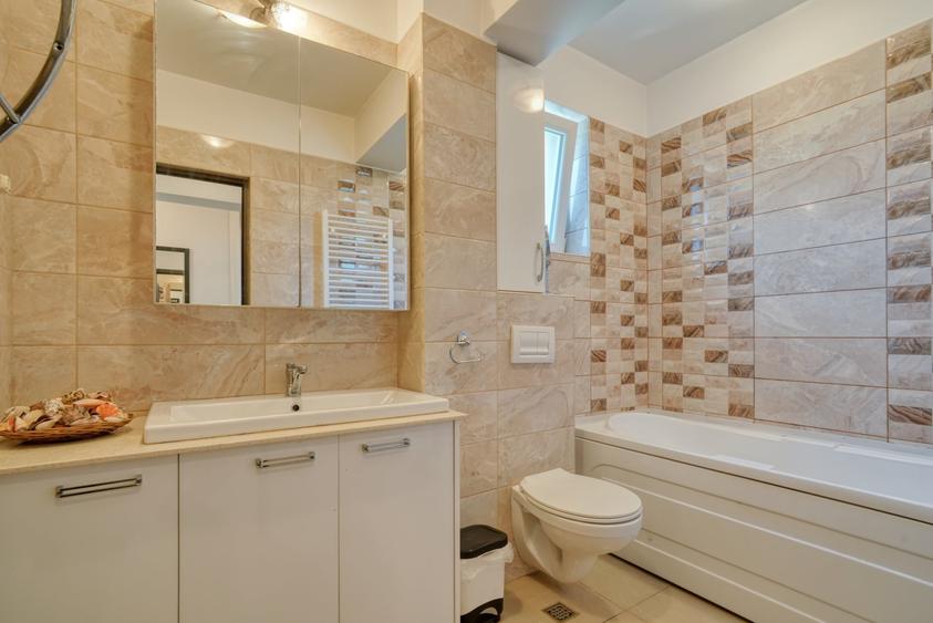 Apartament cu 4 camere decomandat, mobilat în Tractorul