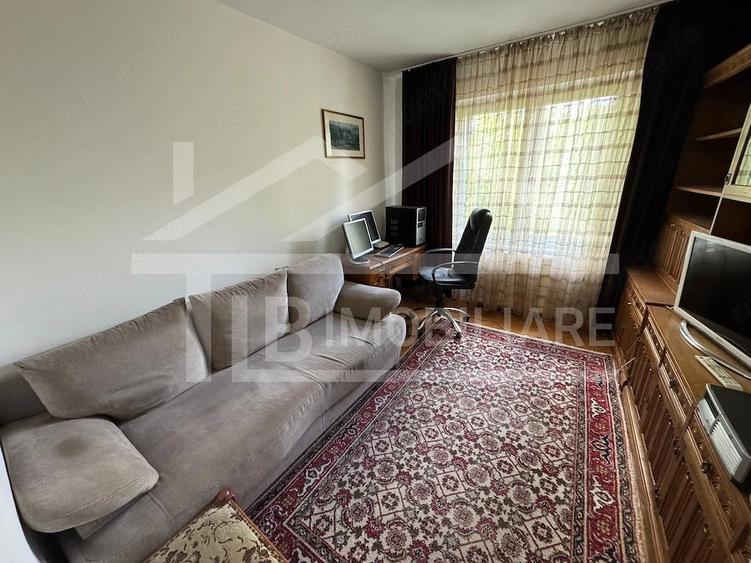 Apartament cu 3 camere decomandat în Cornișa