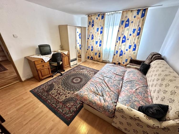 Apartament cu 2 camere semidecomandat, mobilat în Cetate — fotografia 3