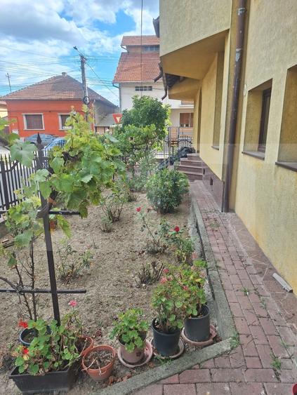 Casă individuală cu 7 camere cu Canalizare în Lugoj