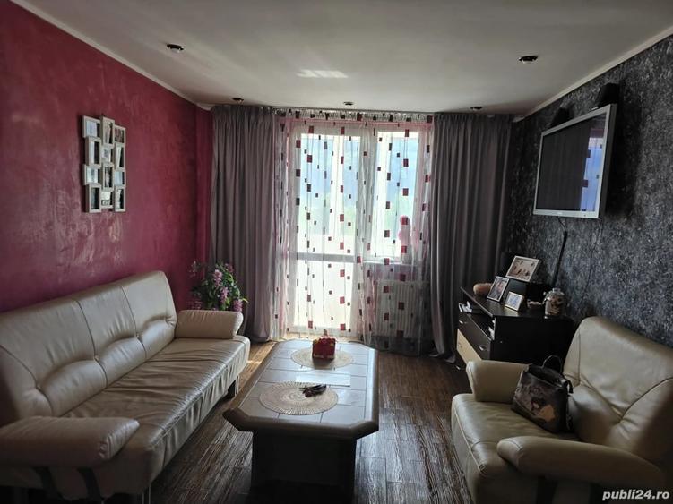 Apartament cu 4 camere decomandat în Central