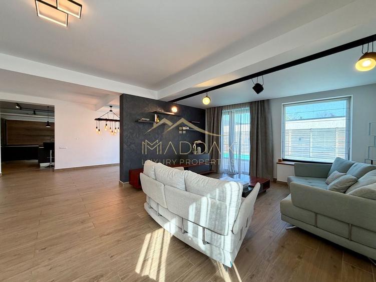 Duplex cu 6 camere cu Piscina în Iancu Nicolae