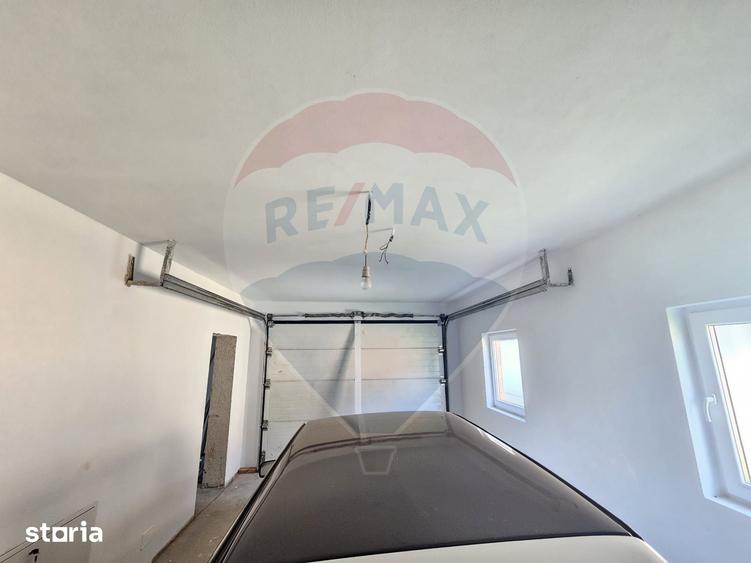 Casă cu 7 camere cu Teren 1439 Mp în Darova