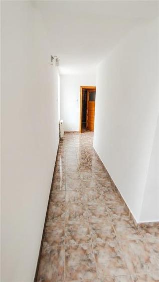Casă cu 6 camere cu Teren 249 Mp în Rogerius