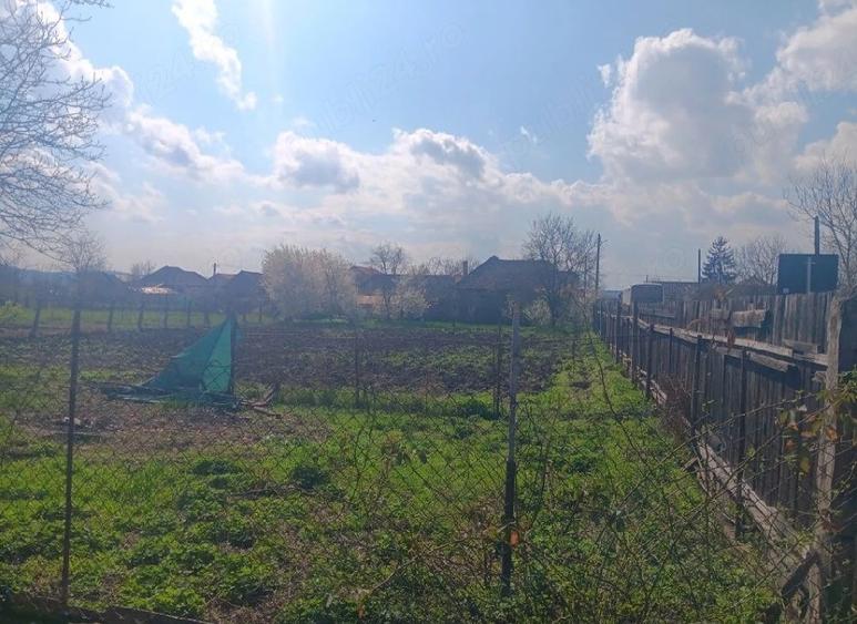 Casă cu 4 camere cu Teren 1471 Mp în Lunca Mureșului