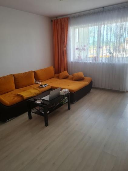 Apartament cu 3 camere decomandat în Sânpetru