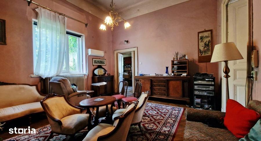Apartament cu 5 camere în Victoriei