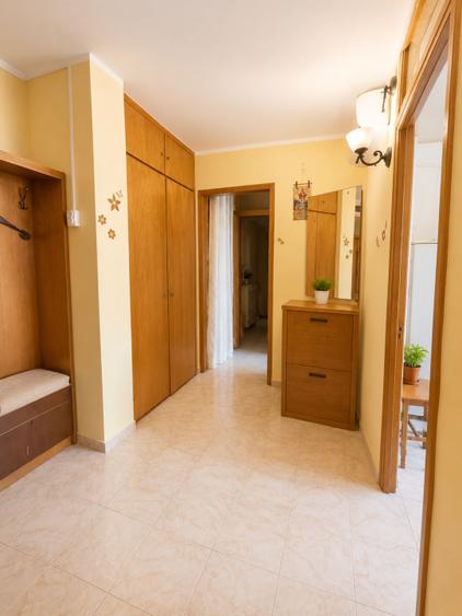 Apartament cu 2 camere decomandat, mobilat în Dacia