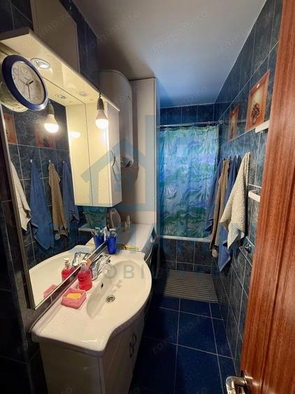Apartament cu 4 camere decomandat în Craiovița Nouă