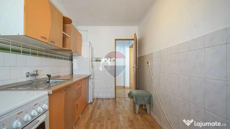 Apartament cu 3 camere semidecomandat în Nord