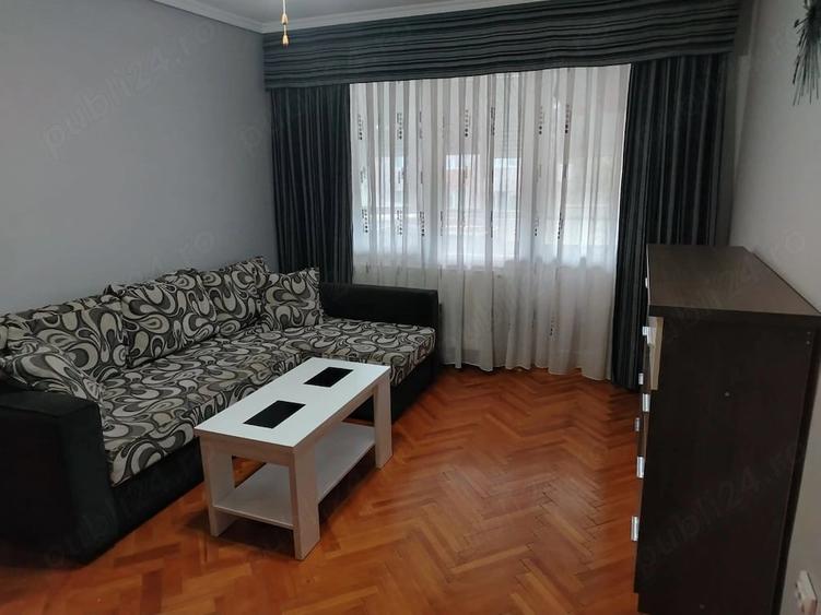 Apartament cu 3 camere semidecomandat în Central