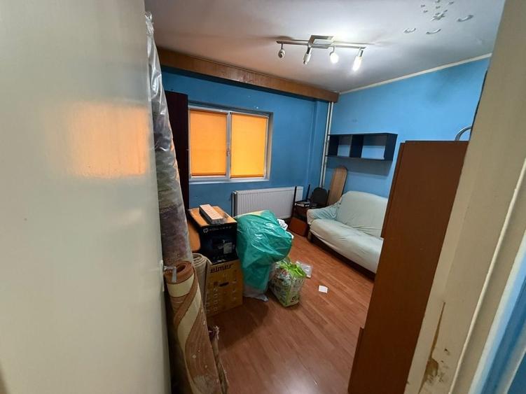 Apartament cu 3 camere semidecomandat în Unirii Sud