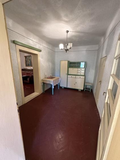 Casă cu 4 camere în Dorobanți
