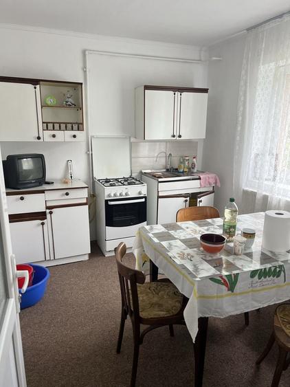Casă cu 2 camere decomandat în Găești