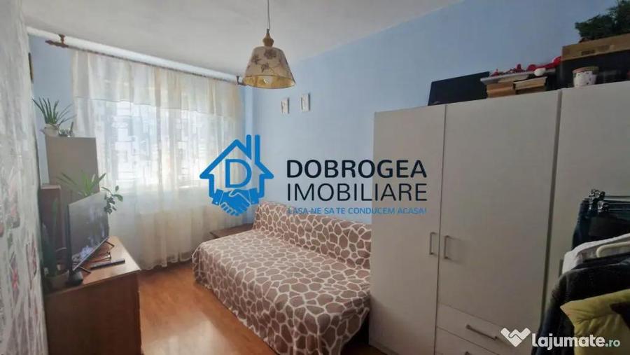 Apartament cu 3 camere semidecomandat în Central
