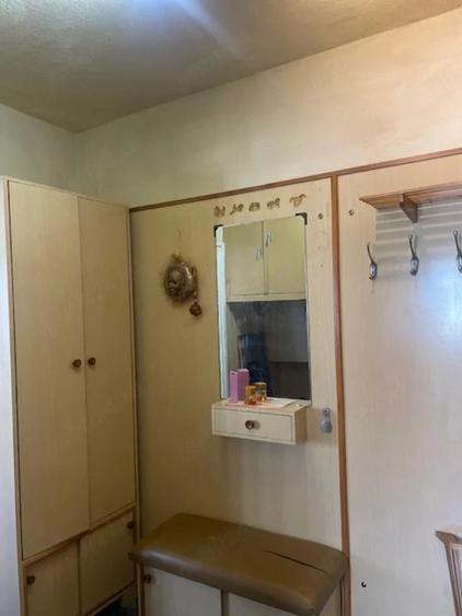 Vand apartament , 3 camere . semidecomandat , etaj 2 , Micro 3 - 7