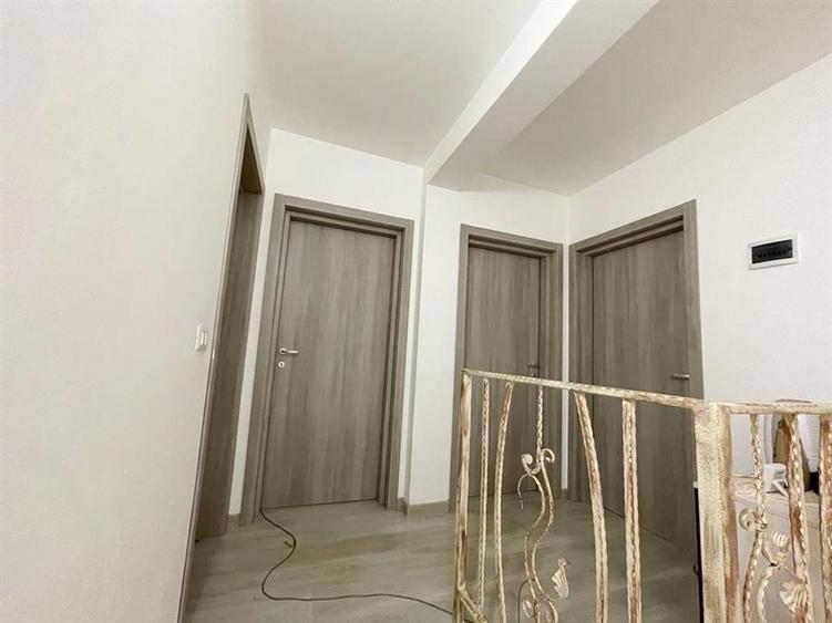Casă cu 4 camere cu Canalizare în Bucium
