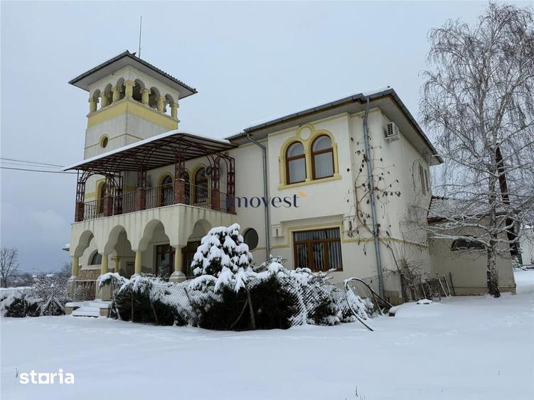 Casă cu 6 camere cu Teren 52000 Mp în Supur