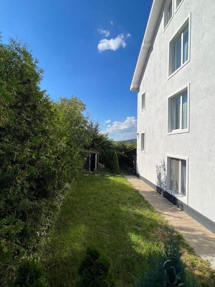 Casă cu 4 camere în Corunca