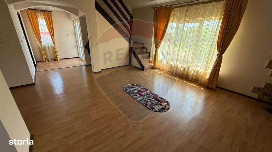 Casă cu 4 camere în Mândrești-Munteni