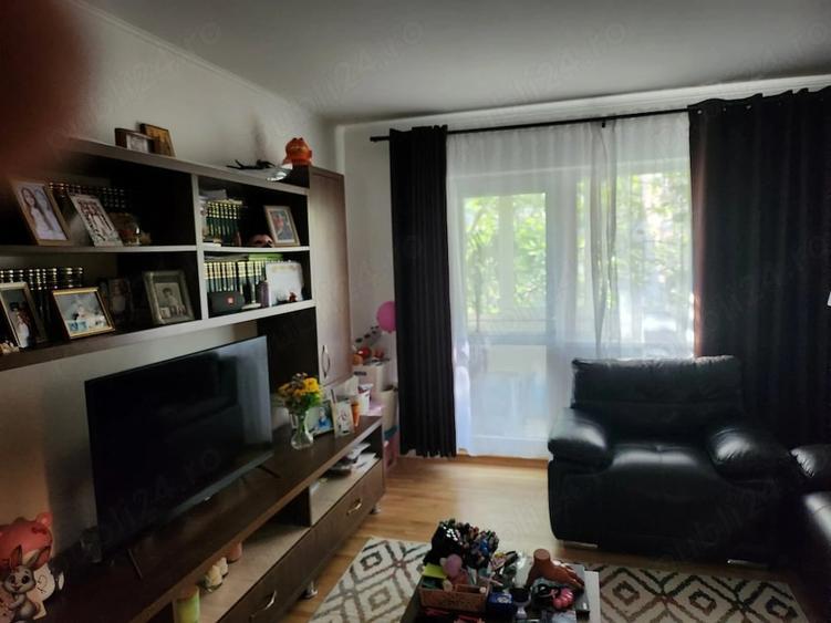 Apartament cu 3 camere decomandat în Militari