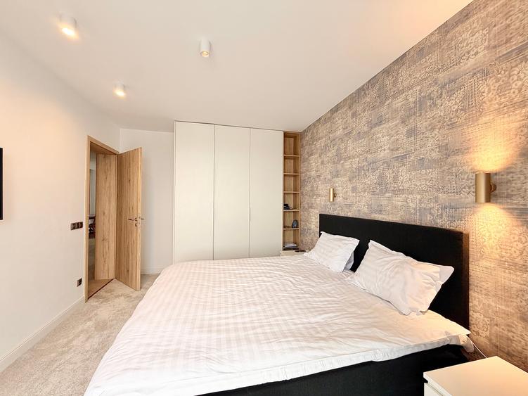 Apartament cu 4 camere în Tractorul