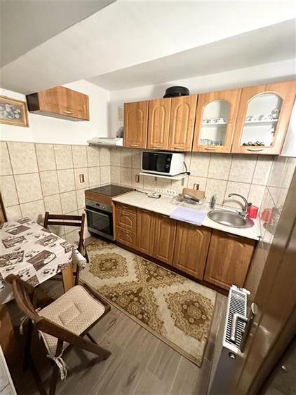 Apartament cu 4 camere decomandat, mobilat în Delfinariu