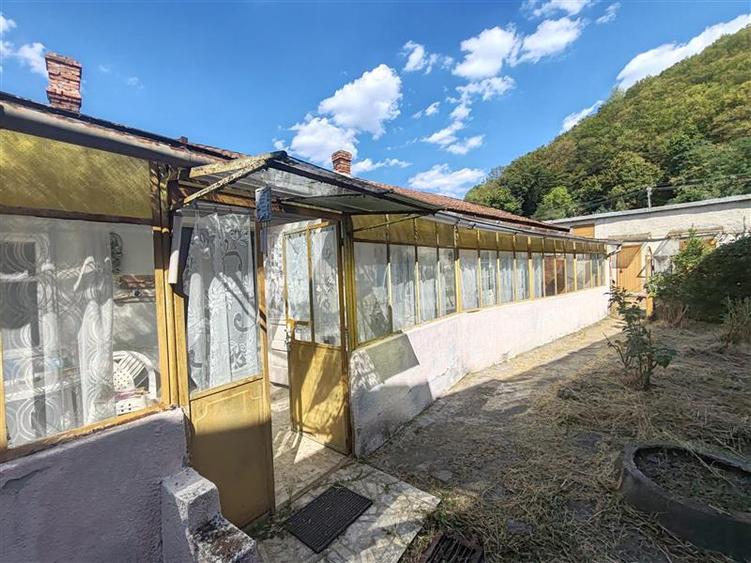 Casă individuală cu 4 camere cu Teren 622 Mp în Est