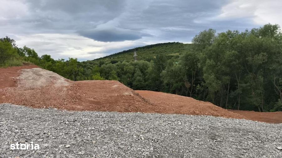 Teren de 4200 mp, în Sava