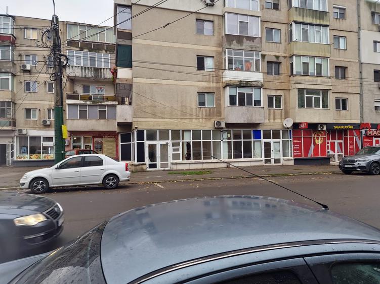 Spațiu comercial, de 58 mp, în Far