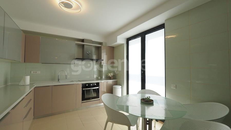 Apartament cu 3 camere semidecomandat, mobilat în Iancu Nicolae