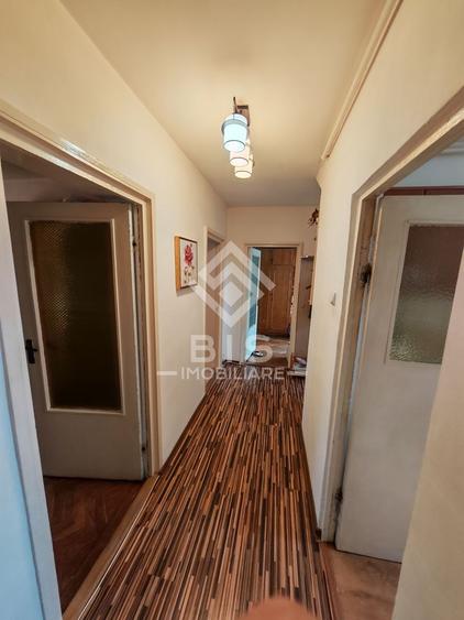Apartament cu 3 camere decomandat în Calea Moldovei