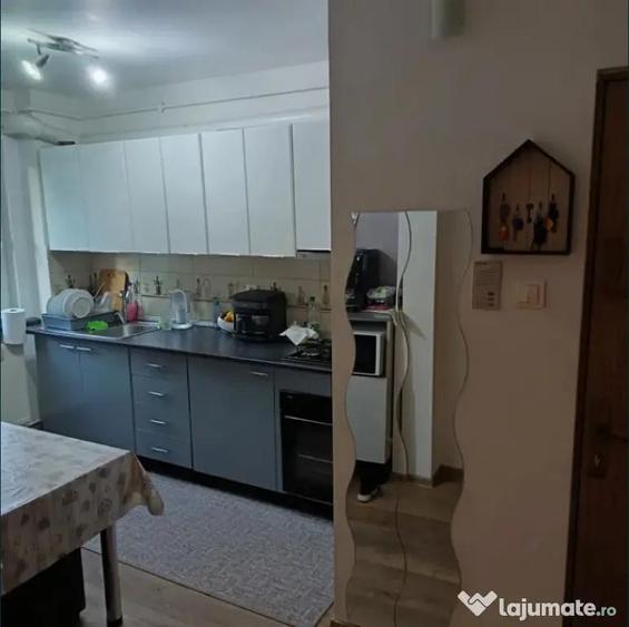 Apartament cu 2 camere semidecomandat în Centrul Civic