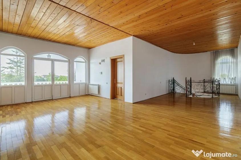 Casă cu 7 camere cu Teren 5000 Mp în Corbeanca