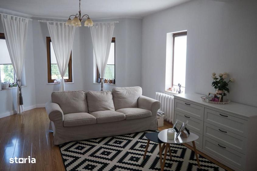 Casă cu 6 camere cu Teren 6000 Mp în Sud