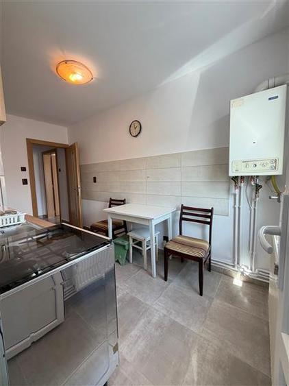 Apartament cu 3 camere decomandat în Astra