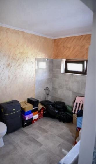 Casă cu 4 camere în Lumina