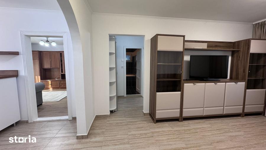 Apartament cu 4 camere semidecomandat în Central