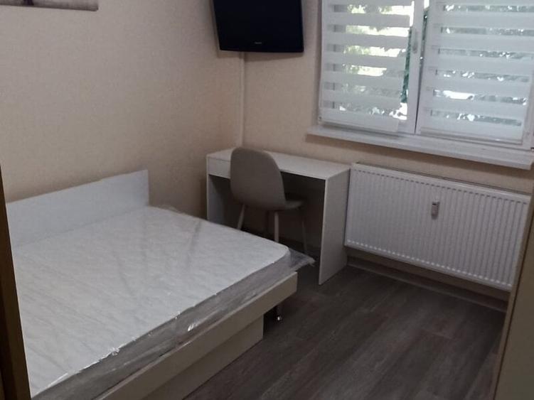 Apartament cu 3 camere semidecomandat în Brâncoveanu