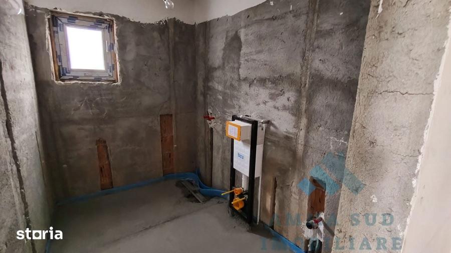Casă cu 9 camere cu Teren 300 Mp în Central