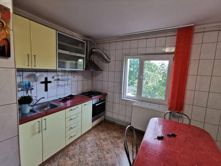 Apartament cu 2 camere decomandat, mobilat în Păcii