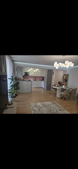 Apartament cu 3 camere decomandat în Străulești