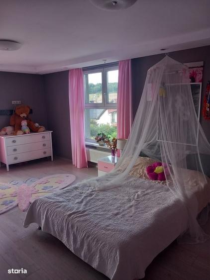 Casă cu 3 camere în Corunca