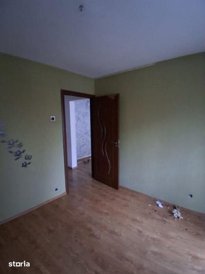 Apartament cu 4 camere semidecomandat în Ferentari