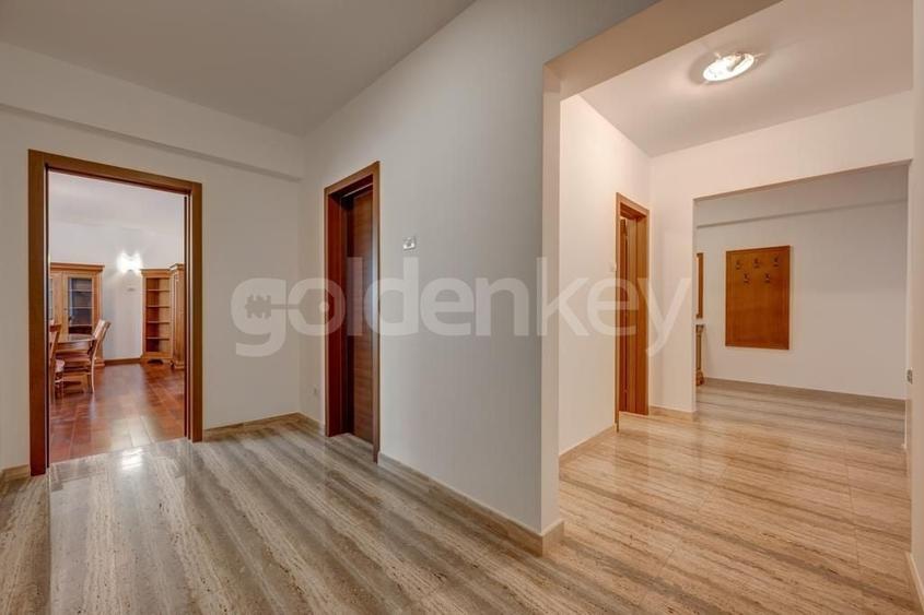 Apartament cu 4 camere decomandat în Dacia